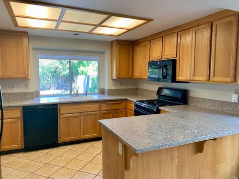 562 Monaco Cir, Cloverdale, CA 95425 photo 3