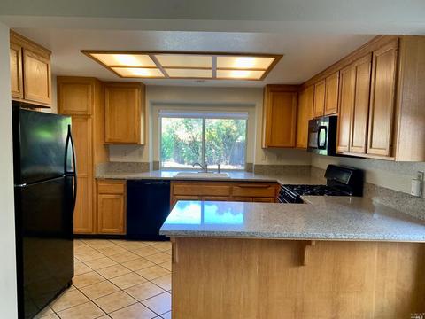 562 Monaco Cir, Cloverdale, CA 95425 photo 4