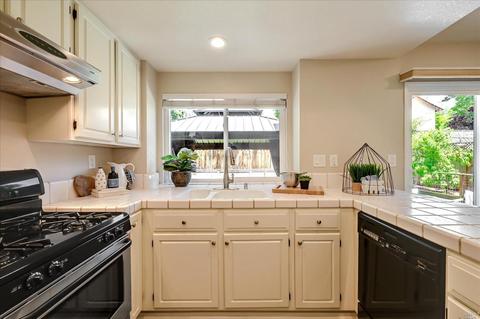 369 Summer Rain Dr, Windsor, CA 95492 photo 11