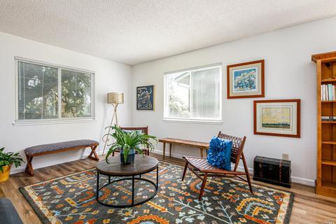 28 Calhoun St, Vallejo, CA 94590 photo 1