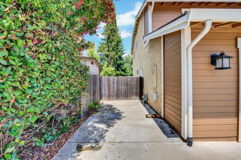655 Hawk Dr, Vacaville, CA 95687 photo 4