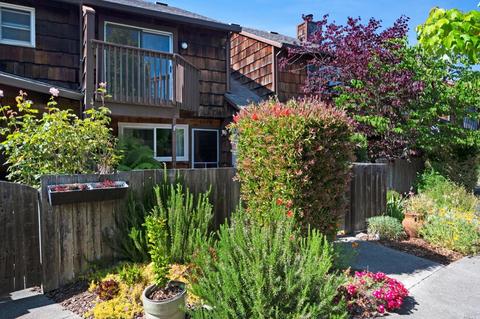 8124 Sunflower Dr, Cotati, CA 94931 photo 1