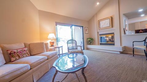372 Troon Dr, Napa, CA 94558 photo 6