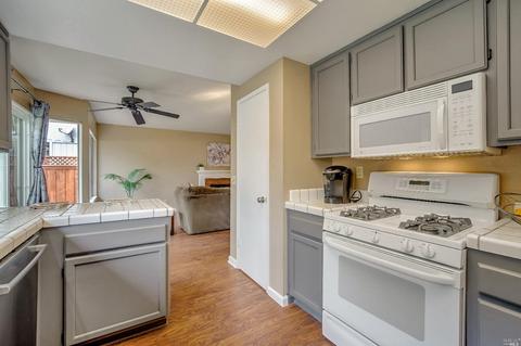 926 Buckingham Dr, Windsor, CA 95492 photo 12