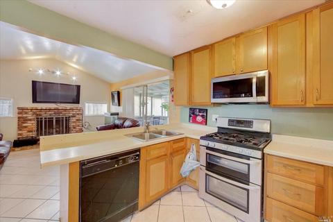1123 Viewpoint Blvd, Rodeo, CA 94572 photo 7