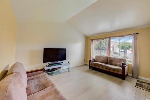 1123 Viewpoint Blvd, Rodeo, CA 94572 photo 2