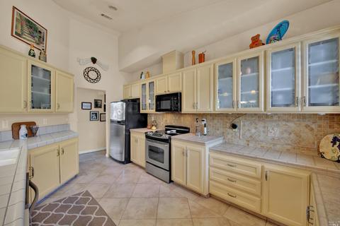 642 Fox Pointe Rd, Vacaville, CA 95687 photo 13