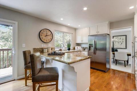 9 Fox Ct, Novato, CA 94945 photo 1
