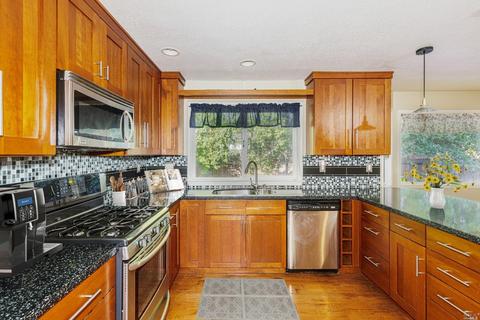 9621 Lord Dr, Windsor, CA 95492 photo 5