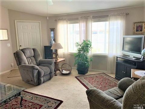 8315 Blue Spruce Way, Windsor, CA 95492 photo 5