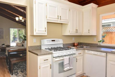 8690 Nina Ct, Cotati, CA 94931 photo 6