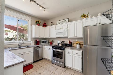 466 La Esperanza Dr, Dixon, CA 95620 photo 2