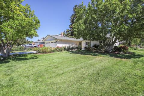 600 Calmace Dr, Dixon, CA 95620 photo 2