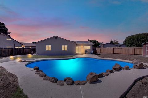 405 Colonial Cir, Vacaville, CA 95687 photo 2