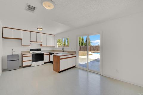 405 Colonial Cir, Vacaville, CA 95687 photo 8