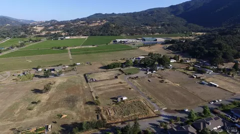 399 Ralph Bettcher Dr, Hopland, CA 95449