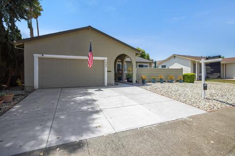 1024 Daniel Dr, Petaluma, CA 94954 photo 1