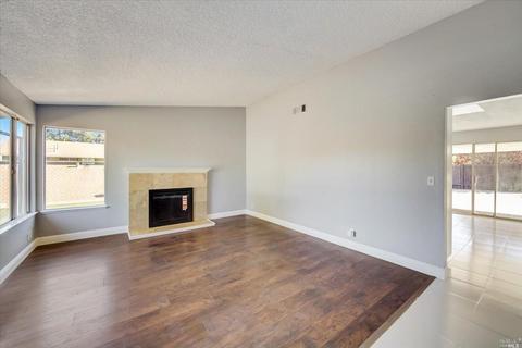 261 Woodridge Dr, Vallejo, CA 94591 photo 4