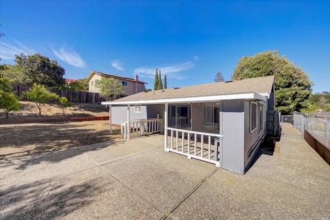 261 Woodridge Dr, Vallejo, CA 94591 photo 2