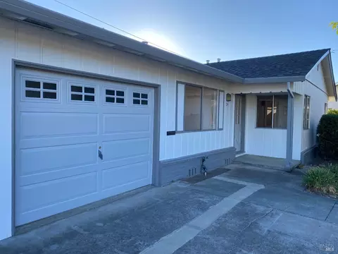 24 Voelker Ct, Saint Helena, CA 94574