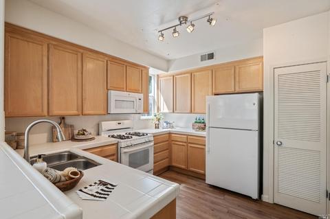 94 Arnold Dr, Novato, CA 94949 photo 18