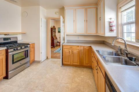 1405 Farrell St, Vallejo, CA 94590 photo 4