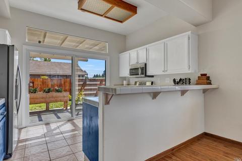 536 Edenderry Dr, Vacaville, CA 95688 photo 8
