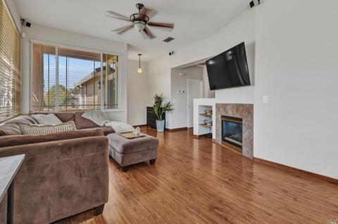 536 Edenderry Dr, Vacaville, CA 95688 photo 4