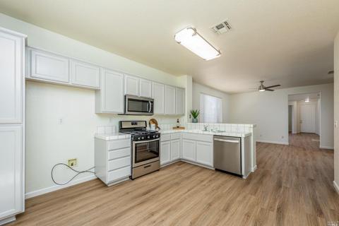 930 Summerbreeze Ct, Vacaville, CA 95687 photo 11