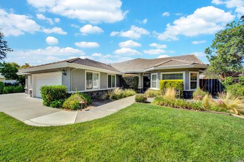 956 Granada Ln, Vacaville, CA 95688 photo 2