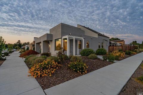 1354 Calabazas Dr, Windsor, CA 95492 photo 1