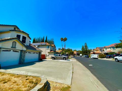 818 Oak Creek Dr, Vacaville, CA 95687 photo 1