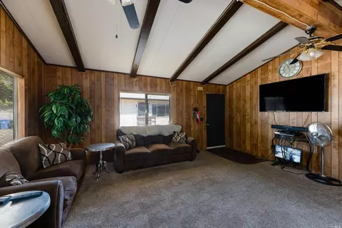 927 N Oak St, Ukiah, CA 95482 photo 2