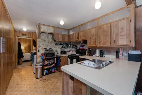 927 N Oak St, Ukiah, CA 95482 photo 4