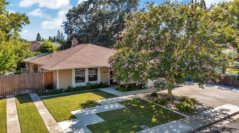 112 Salinas Dr, Vacaville, CA 95688 photo 2