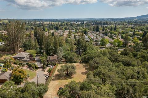 1051 S Fitch Mountain Rd, Healdsburg, CA 95448