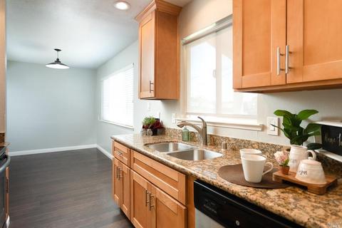 550 W H St, Dixon, CA 95620 photo 8