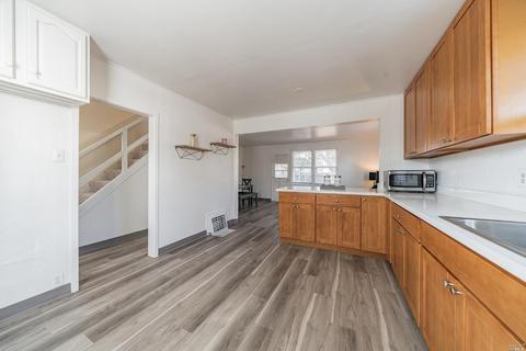 69 Werden St, Vallejo, CA 94590 photo 2