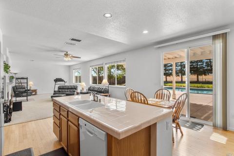 688 Ruby Dr, Vacaville, CA 95687 photo 26