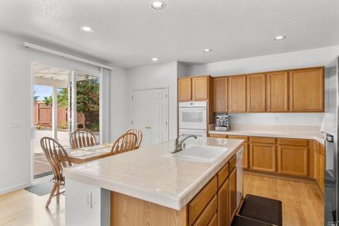 688 Ruby Dr, Vacaville, CA 95687 photo 22