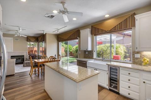 2 Peninsula Ct, Napa, CA 94559 photo 1