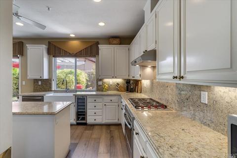 2 Peninsula Ct, Napa, CA 94559 photo 4