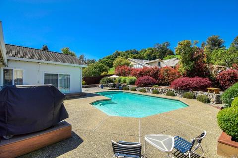 337 Smith Dr, Petaluma, CA 94952 photo 4
