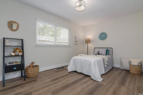 537 E I St, Benicia, CA 94510 photo 27