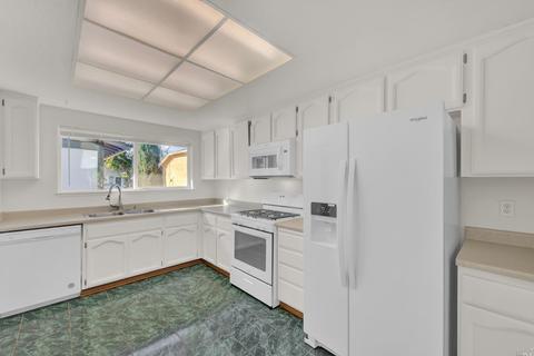 983 Matthew Ct, Fairfield, CA 94533 photo 12