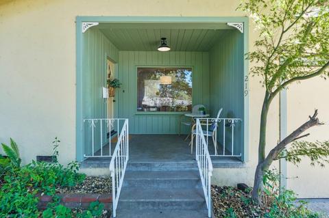 219 E Spring St, Napa, CA 94559 photo 2