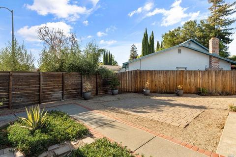 2152 Madrone Dr, Fairfield, CA 94534 photo 3