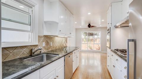 24 Estrada Ln, Corte Madera, CA 94925 photo 4