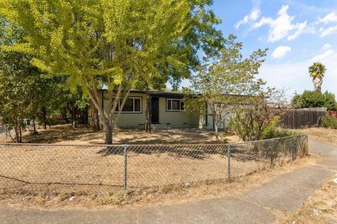 74 Clark Ave, Cloverdale, CA 95425 photo 4