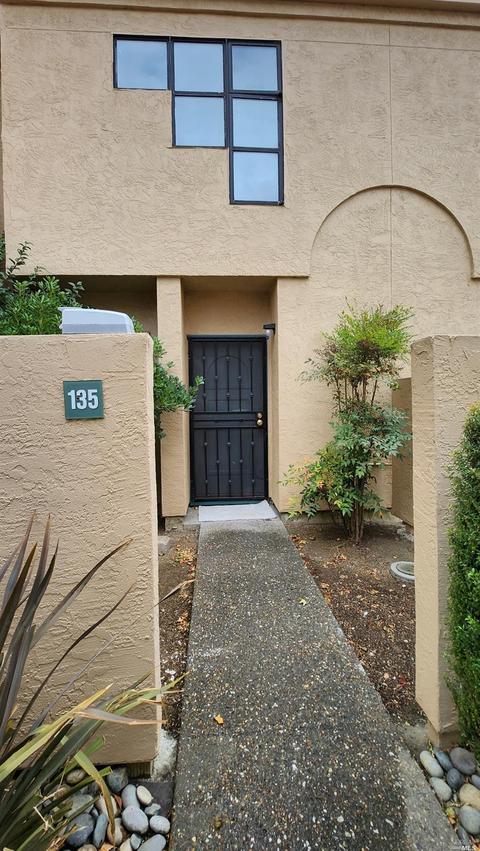 135 Nantucket Ln, Vallejo, CA 94590 photo 1
